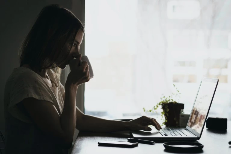 como fazer para conseguir um emprego pela internet
