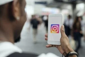 Como colocar fotos no destaque do Instagram