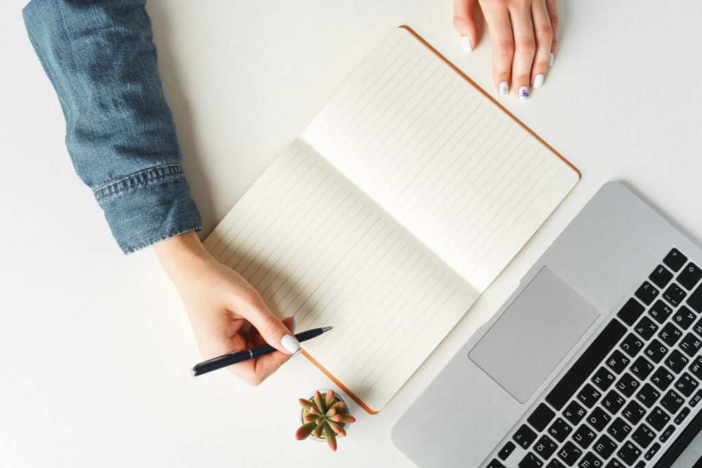 Como fazer uma resenha? Confira nossas dicas infalíveis