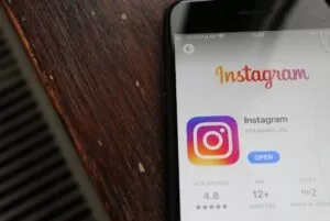 colocar legenda no stories do instagram