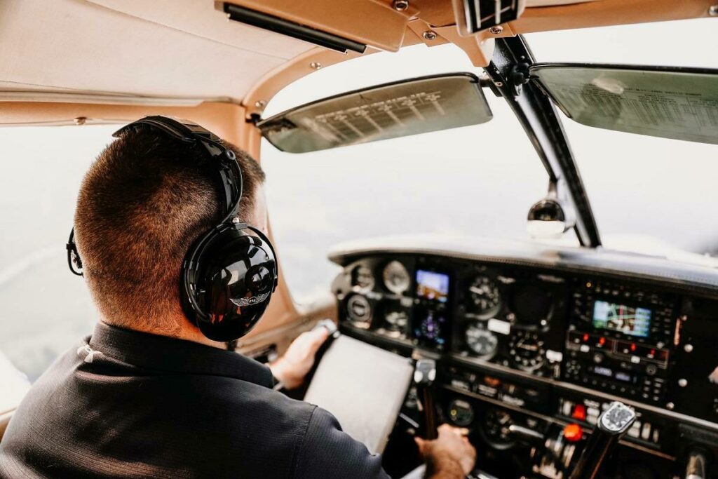 Quanto ganha um piloto de avião? Carreira e salários 47 quanto ganha um piloto de avião