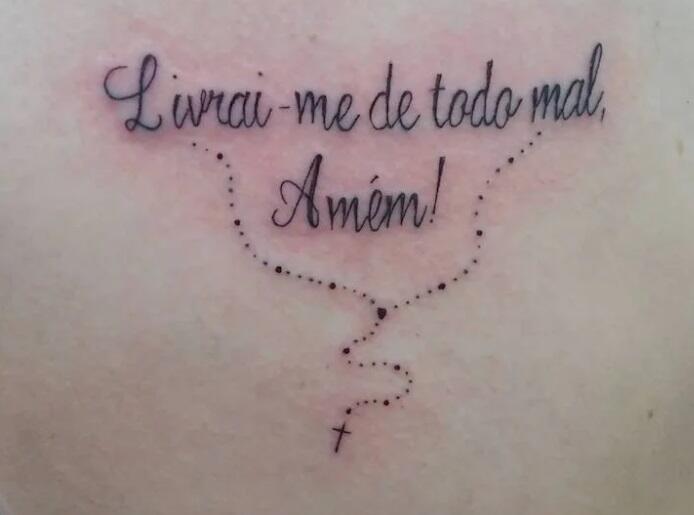 tatuagem feminina na costela