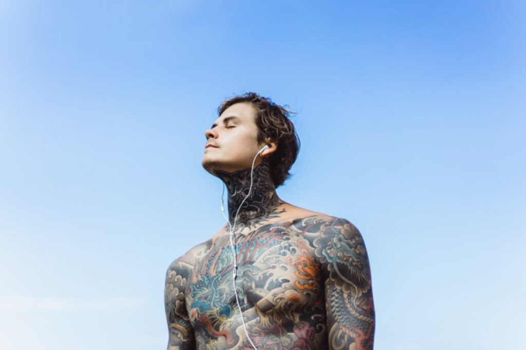 Tatuagem no pescoço