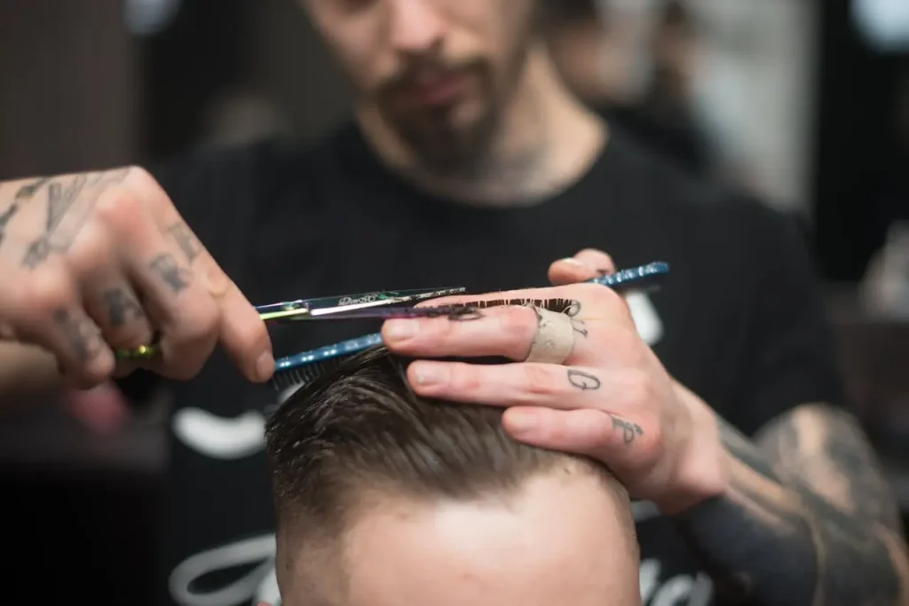 Saiba como abrir uma barbearia e os primeiros passos para iniciar seu novo negócio.